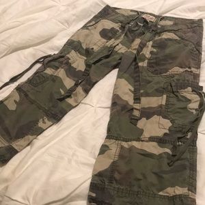 COPY - Camo pants xs capris